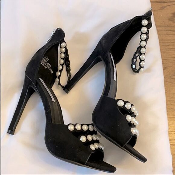 CAPE ROBBIN BLACK MICROFIBER SANDALS.  NEW - Picture 5 of 9